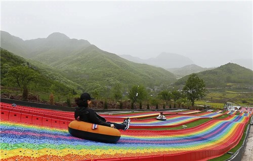 蓬溪彩虹滑草场
